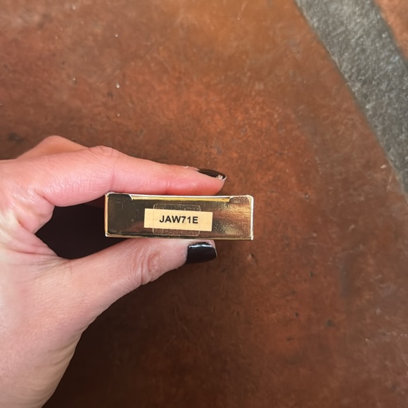 NIB Ysl SATIN CRUSH MONO EYESHADOW in decadent bronze - Picture 4 of 5